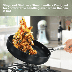 Hawkins Futura Pro Nonstick Frying Pan | 22 cm | Stainless Steel Lid | Black | PNF22S